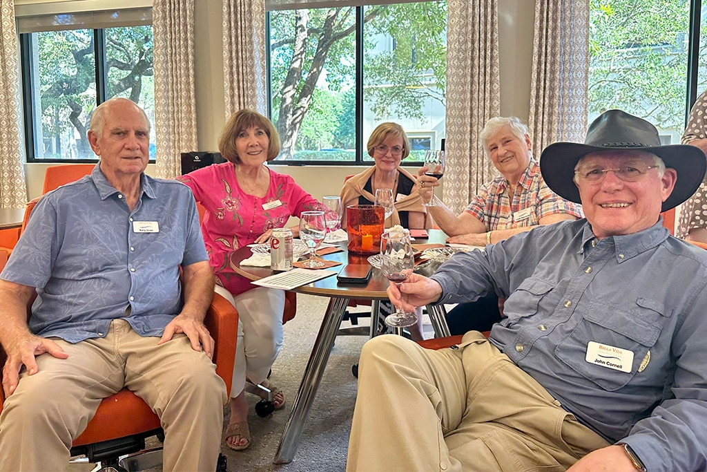 Our neighborhood socials are a great time for Bella Vida VIPs to connect with each other.