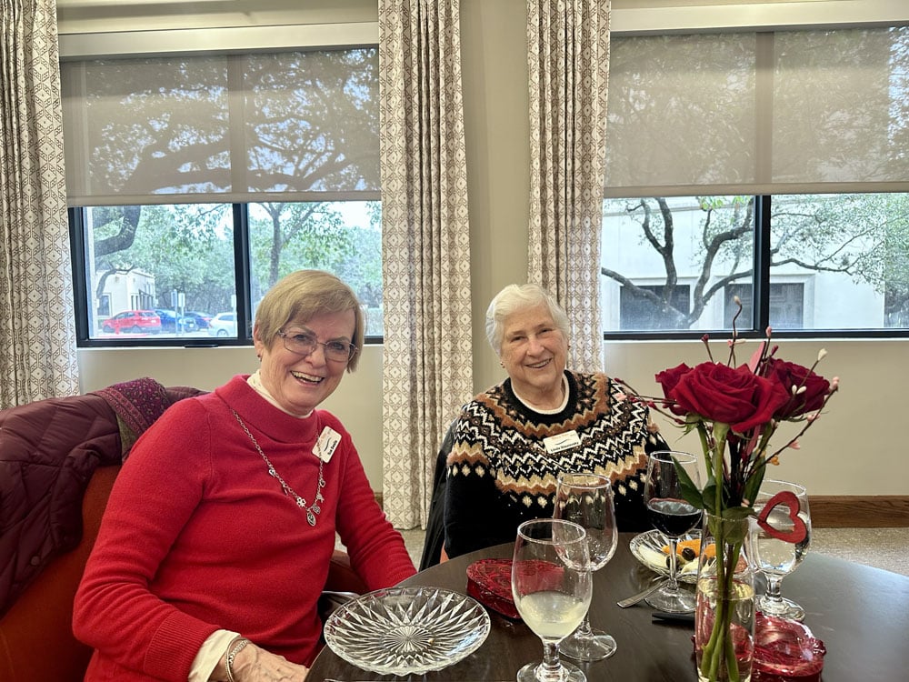 Bella Vida VIP members enjoy a hands-on photography class led by Jim Landers, kicking off the Thrive Series with learning and fun.