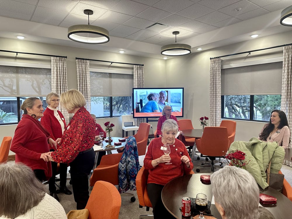 Bella Vida VIP members enjoy a hands-on photography class led by Jim Landers, kicking off the Thrive Series with learning and fun.