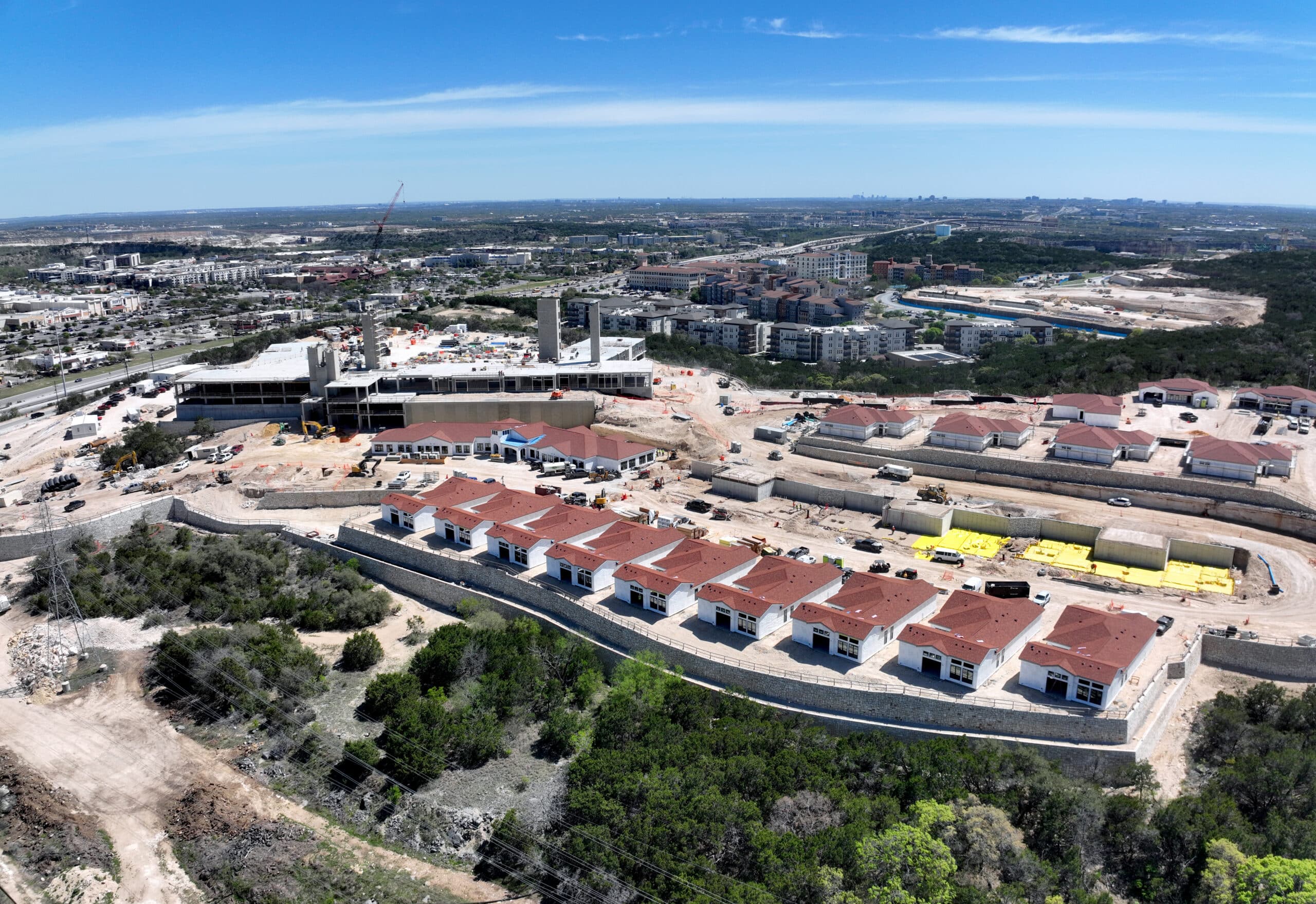 The beautiful life you deserve awaits you at Bella Vida, San Antonio’s brand-new senior living experience in the La Cantera area.