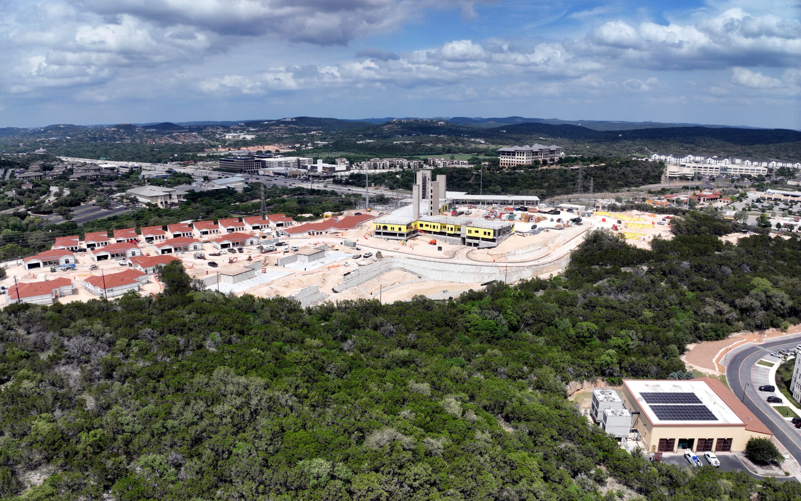 The beautiful life you deserve awaits you at Bella Vida, San Antonio’s brand-new senior living experience in the La Cantera area.