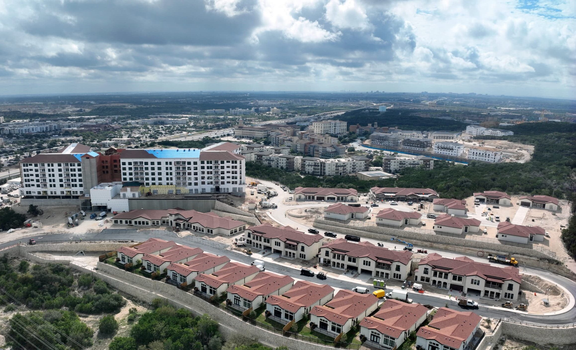 The beautiful life you deserve awaits you at Bella Vida, San Antonio’s brand-new senior living experience in the La Cantera area.